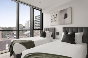 Een strijkplank/strijkijzer, gratis wifi, beddengoed
