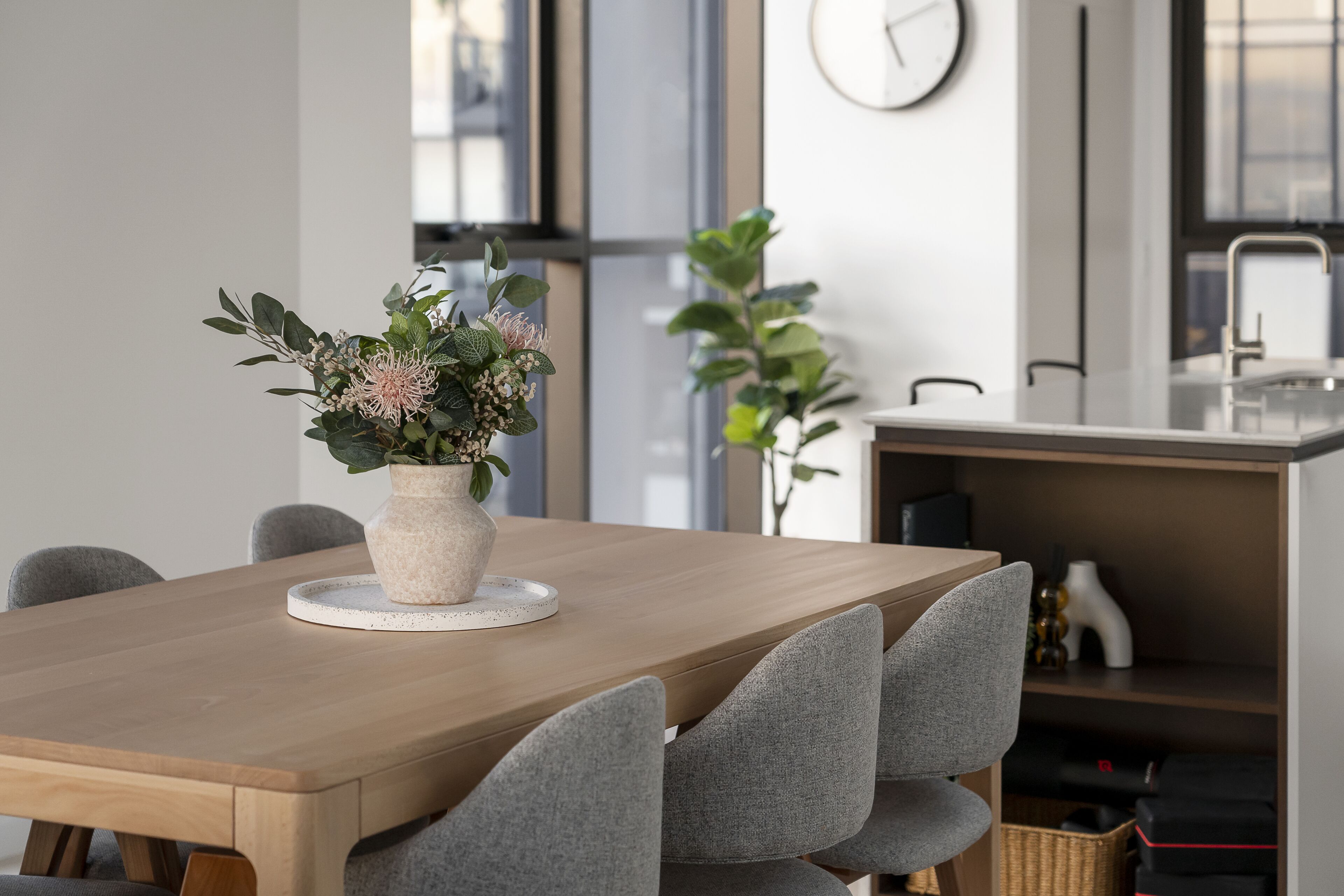 Three Bedroom Apartment | تناول الطعام داخل الغرفة