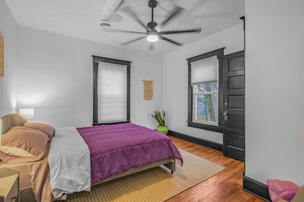 3 habitaciones, tabla de planchar con plancha, wifi y ropa de cama 