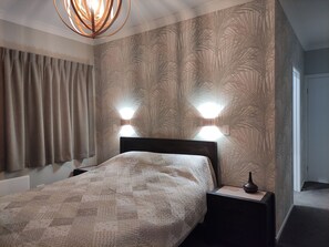 4 bedrooms, desk, free WiFi, bed sheets