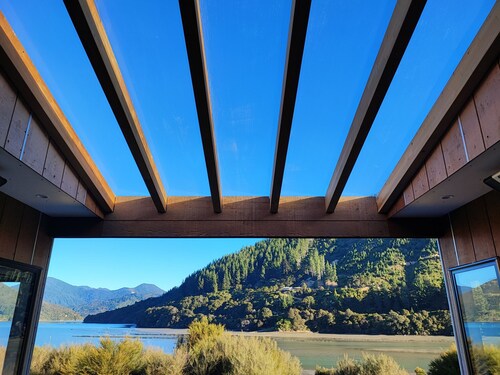 Relax in Kaiuma Bay Waterfront Home