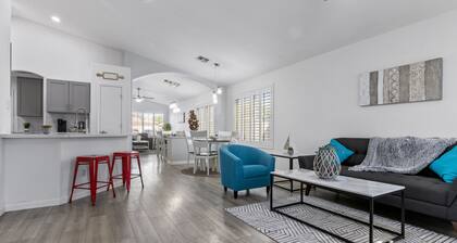 Pool, Games, Close to Freeway, Hiking & Golf nearby. . In the heart of Peoria