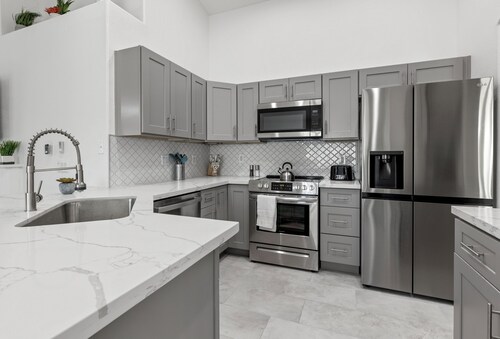 Pool, Games, Close to Freeway, Hiking & Golf nearby. . In the heart of Peoria