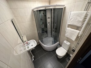 Classic Studio | Bathroom