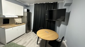 Estúdio clássico | Cozinha privada | Geladeira, micro-ondas, cooktop, freezer