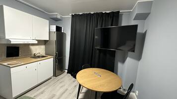 Studio Classique | Cuisine privée | Réfrigérateur, micro-ondes, plaque de cuisson, congélateur