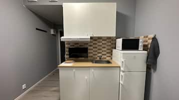 Classic Studio | Private kitchen | Fridge, microwave, stovetop, freezer