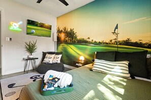 4 dormitorios, escritorio, tabla de planchar con plancha y cuna de viaje