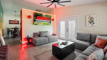 智能电视、壁炉、电脑显示器