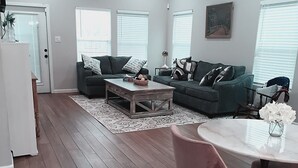 Unclassified image, 5 of 6, button - 35-45 Min to Lackland AFB! Gorgeous Ranch-Style Home!  (Floresville)