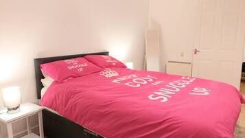 2 bedrooms, desk, iron/ironing board, travel cot