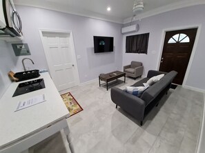 Living area - Yamabeach Stays (Nassau)