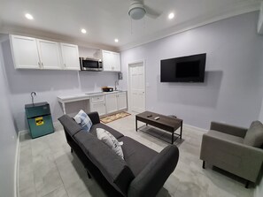 スタンダード アパートメント 1 ベッドルーム 禁煙 キッチン | 専用キッチン | 小型冷蔵庫、電子レンジ、コンロ、コーヒー / ティーメーカー