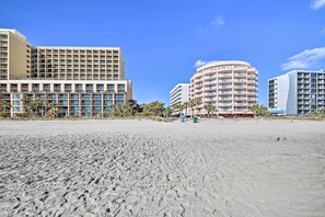 På stranden
