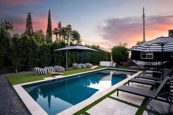 Outdoor pool - POOL▪️FIREPITS▪️CORNHOLE▪️1/3 ACRE LOT (Phoenix)