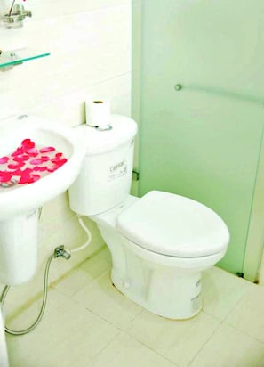 Quarto casal standard | Banheiro