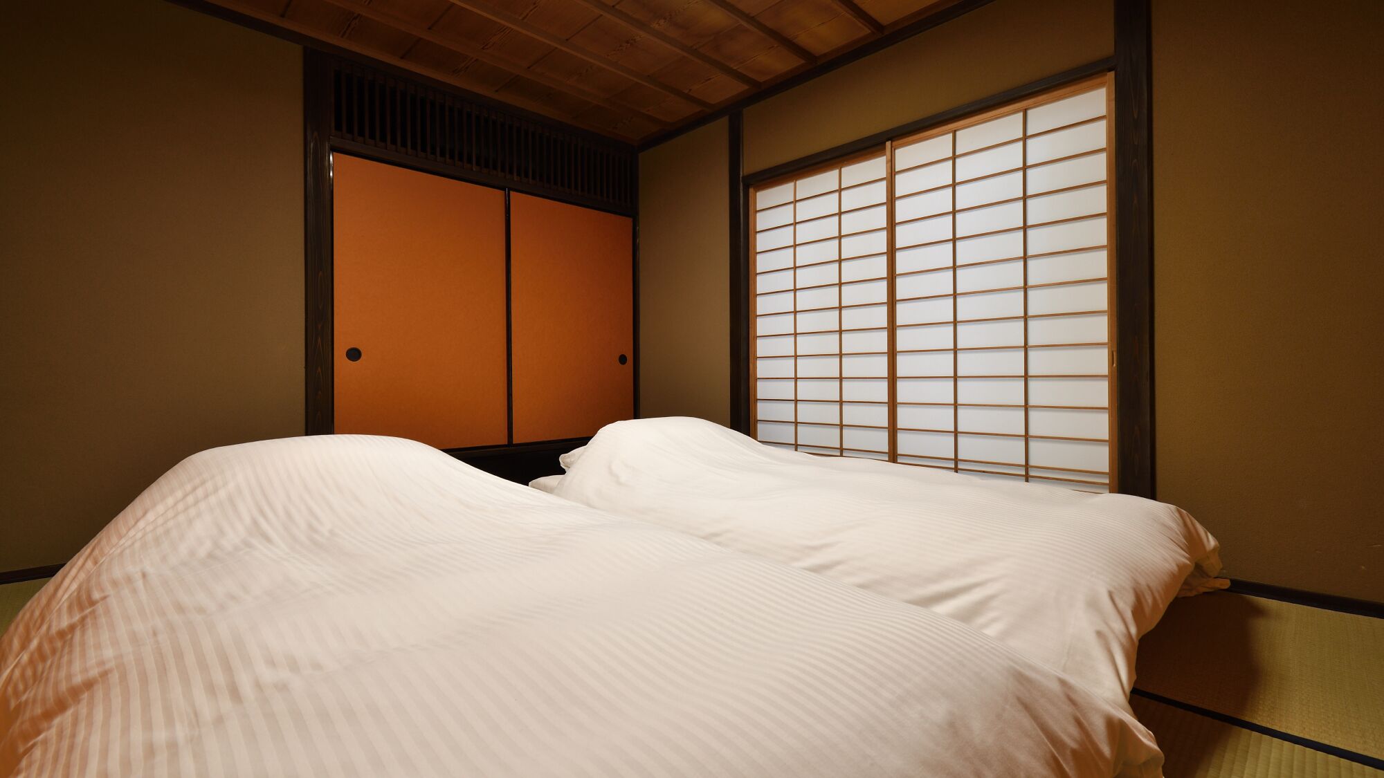 Minibar (free items), in-room safe, WiFi (free)