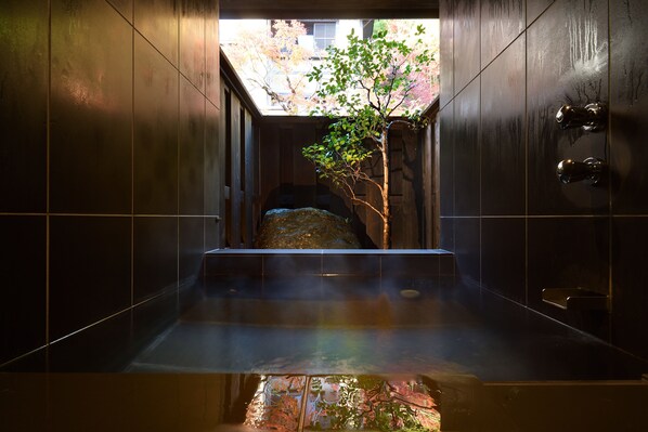 Japanese Style Twin Bed Room with Onsen (No smoking) | Bathroom | Separate tub and shower, spring water tub, rainfall showerhead - oninosumika (Izu)