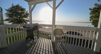 The Double Decker | Historic Oneida Lakefront Condo 2