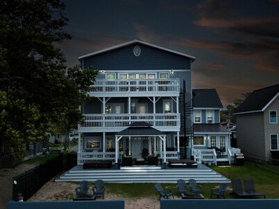 The Double Decker | Historic Oneida Lakefront Condo 2