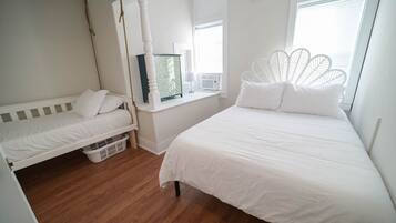 4 bedrooms, free WiFi, bed sheets