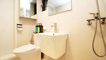 Standard Double Room | Bathroom