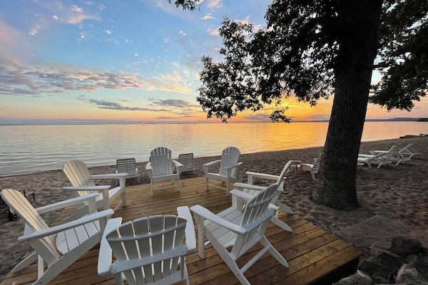 Depan hartanah - siang/malam