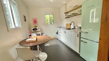 Maefly (Cottage 4) | Private kitchen | Coffee/tea maker, electric kettle