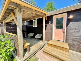 Tabla de planchar con plancha, wifi gratis y ropa de cama 