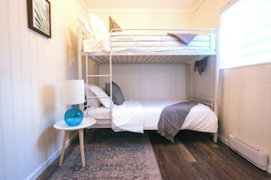 Panoramic-Ferienhaus, 3 Schlafzimmer, Strandblick | 3 Schlafzimmer, Bügeleisen/Bügelbrett, kostenloses WLAN, Bettwäsche