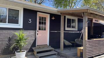 Birdie (Cottage 3) | Terrace/patio