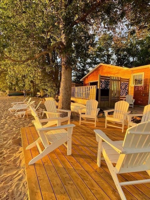 Private beach, sun-loungers, beach towels