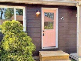 Maefly (Cottage 4) | Iron/ironing board, free WiFi, bed sheets