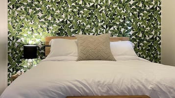 Maefly (Cottage 4) | 3 bedrooms, iron/ironing board, free WiFi, bed sheets