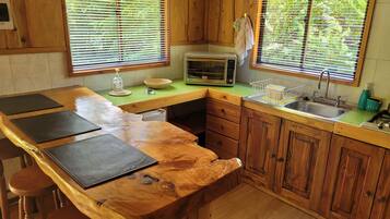 Cabin Deluxe, 1 phòng ngủ, quang cảnh núi, cạnh núi | Bếp riêng | Tủ lạnh nhỏ, lò nướng, bếp nấu, lò nướng bánh mì