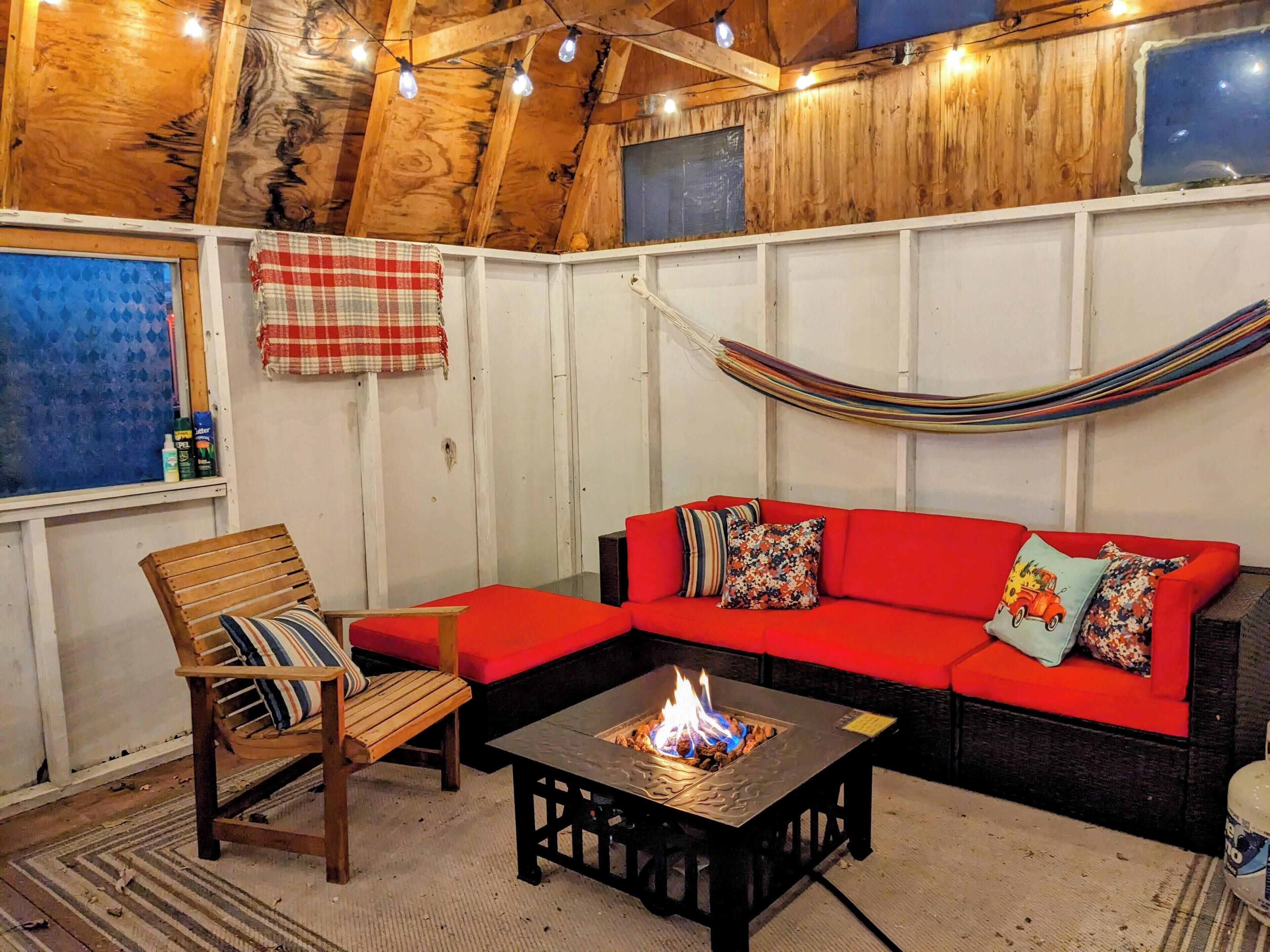 Smart-TV, Kamin, DVD-Player, Tischtennisplatte