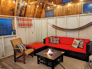 Smart TV, fireplace, DVD player, table tennis