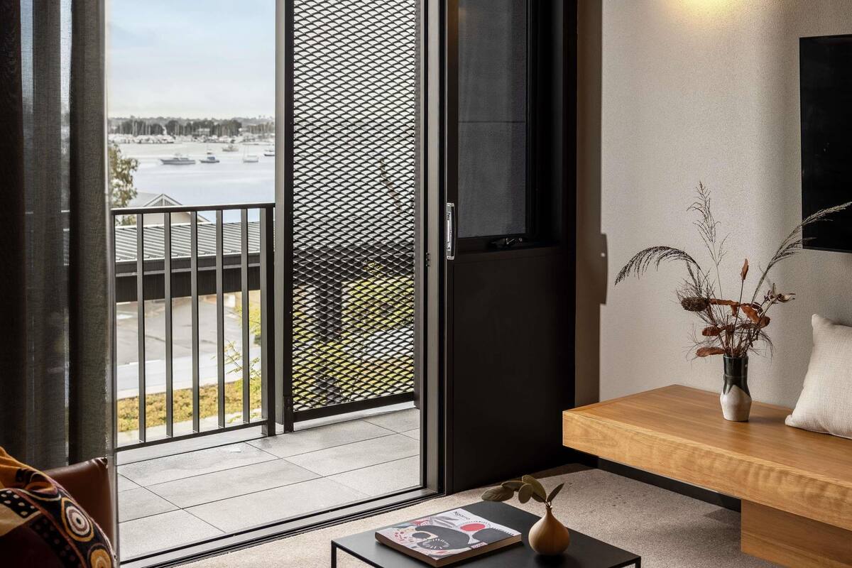 Habitación ejecutiva, 1 cama King size, vista al río | Caja de seguridad en la habitación y escritorio