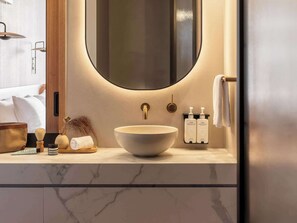 Shower, towels - Wonil Hotel Perth - Handwritten Collection (Crawley)