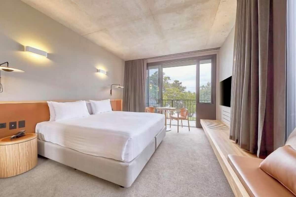 Caja de seguridad en la habitación y escritorio