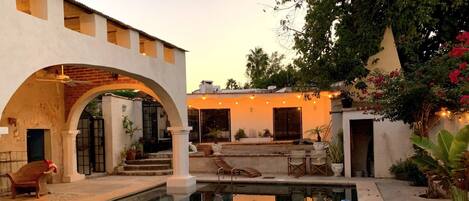 حمّام سباحة خارجي