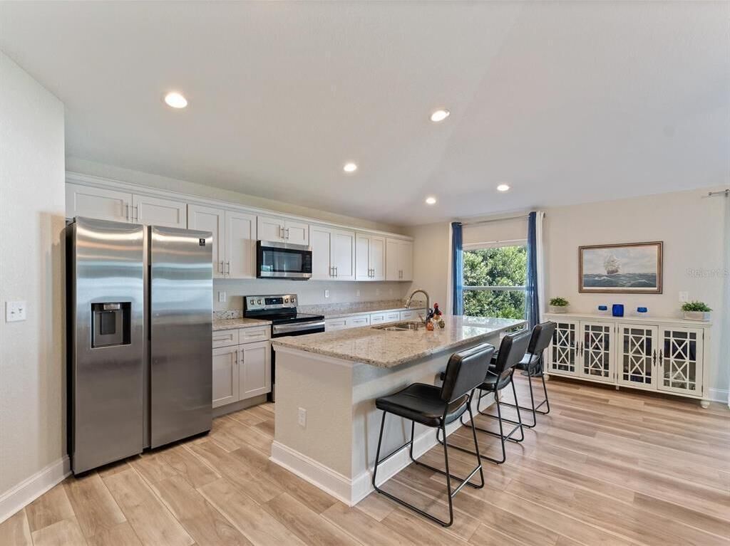 Réfrigérateur, micro-ondes, four, cafetière/bouilloire