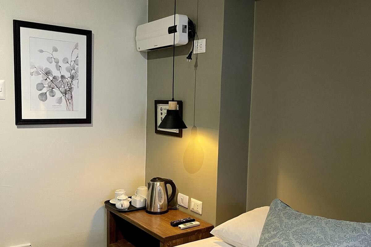 In-room safe, desk, laptop workspace, soundproofing