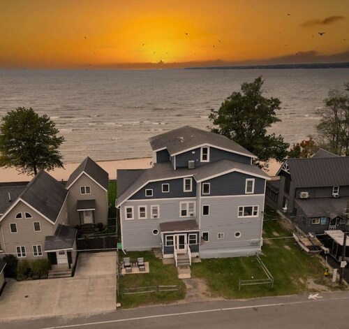 Sandcastle Way| Historic Oneida Lakefront Condo 3