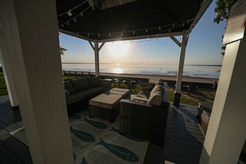 Sandcastle Way| Historic Oneida Lakefront Condo 3