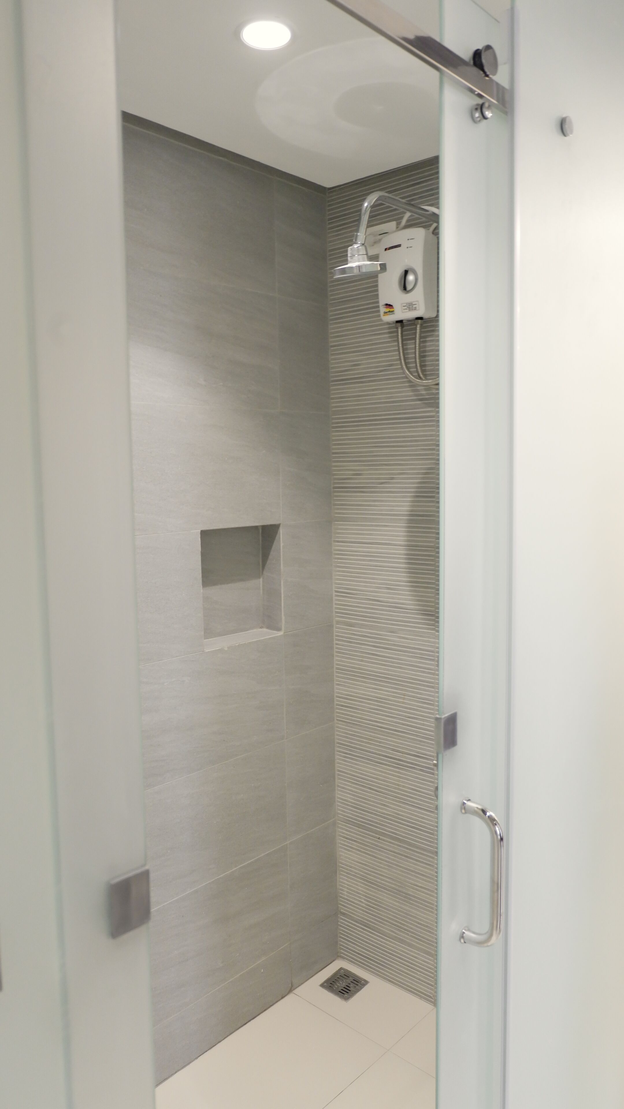 Shared Dormitory, Mixed Dorm | Bathroom | Shower, rainfall showerhead, towels