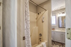 Baignoire, serviettes fournies