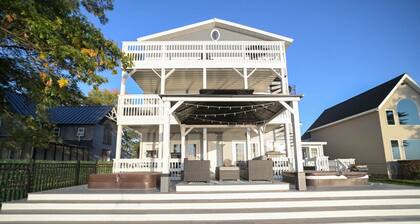 Compass Rose | Historic Oneida Lakefront Condo 4