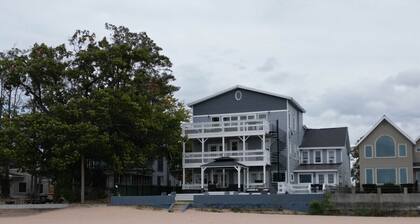 Compass Rose | Historic Oneida Lakefront Condo 4