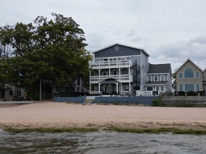 Compass Rose | Historic Oneida Lakefront Condo 4
